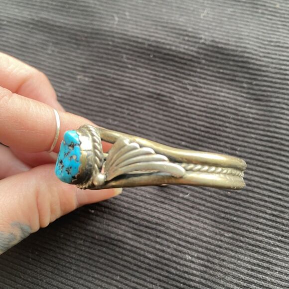 Vintage Navajo Sterling Silver Kingman Turquoise Cuff Bracelet. USA. Small. - Picture 4 of 13